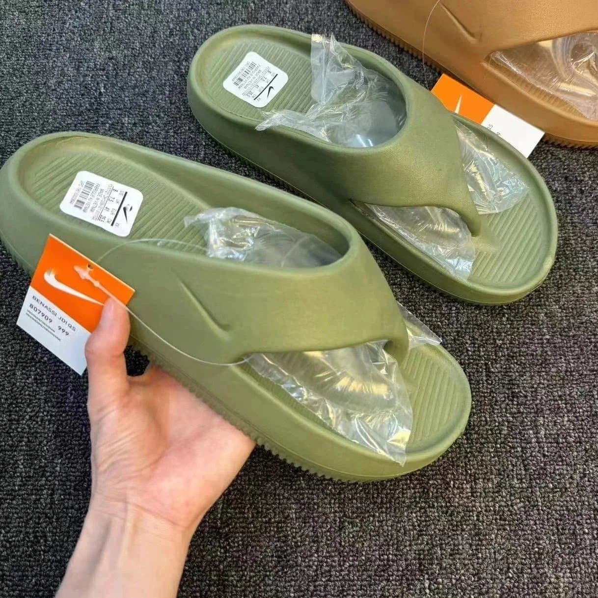 Nike Benassi JDI Olive — BB0811144969