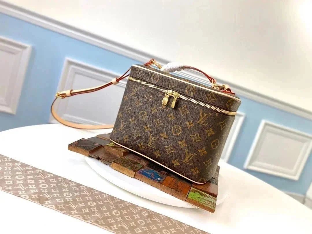 Louis Vuitton Cosmetics Case Monogram Canvas