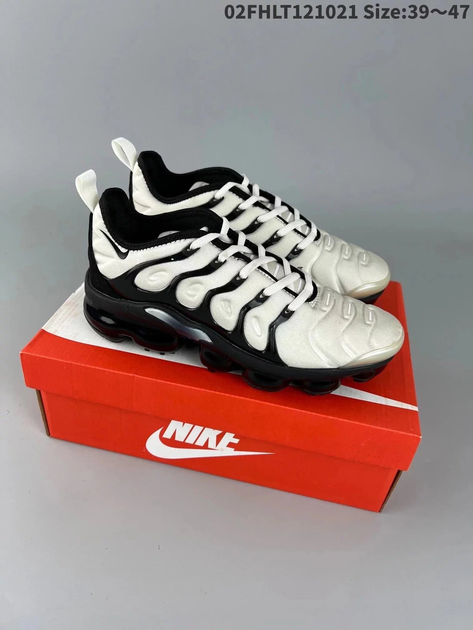 Nike Air VaporMax Plus Triple White Black