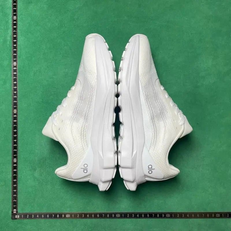On Alo Yoga Sneaker All White