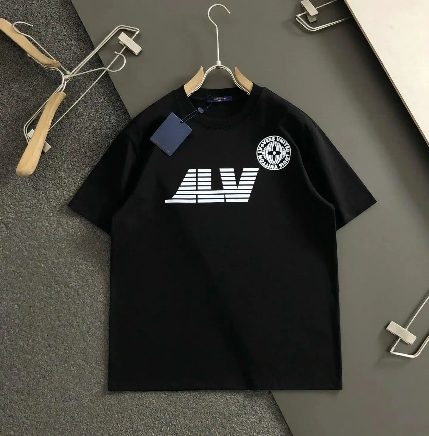 Louis Vuitton T-Shirt Globe Monogram — 14