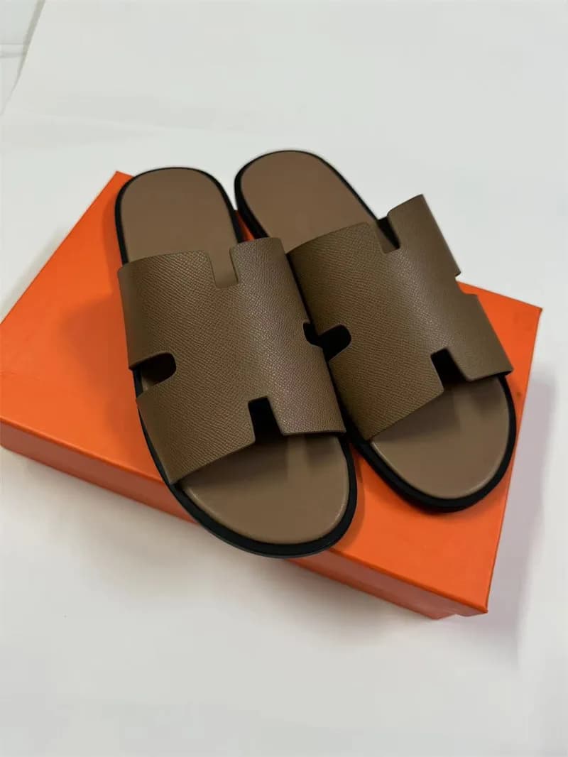 Hermès Oran Sandal Crocodile-Embossed — Khaki color