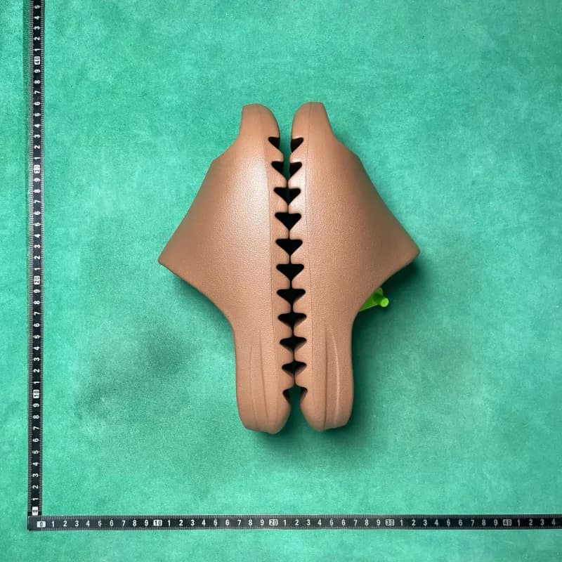 Yeezy Slide Earth