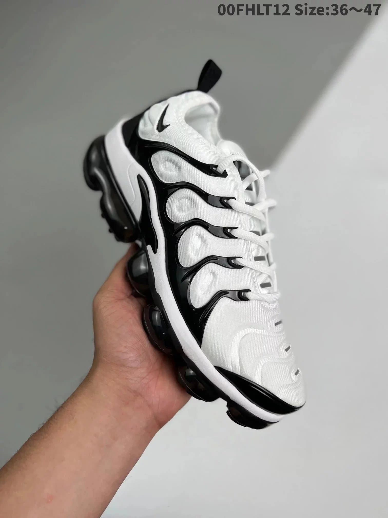 Nike Air VaporMax Plus Triple Black/White