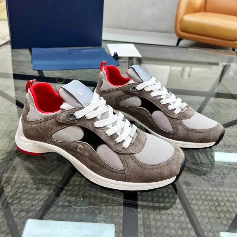 Chanel Sneaker Metallic CC Logo — Cd small waist-grey red