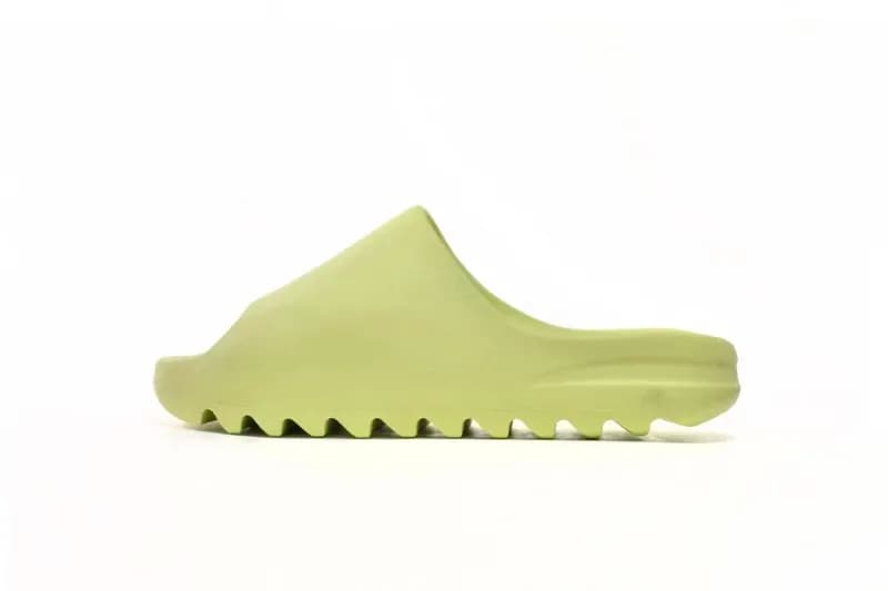 Yeezy Slide Desert — HQ6447