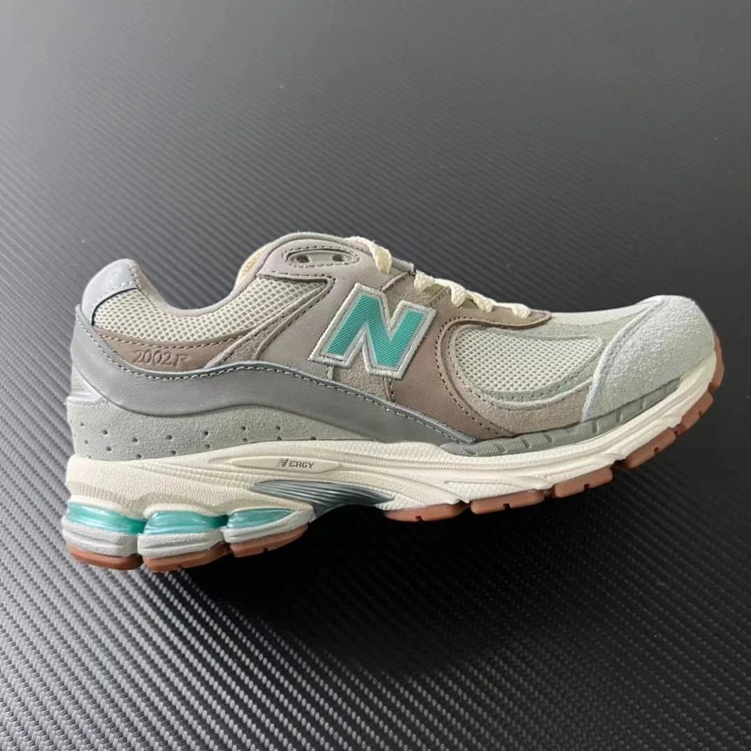 New Balance 2002R Grey — 留言备注 · M版本 · M2002RAM米棕绿