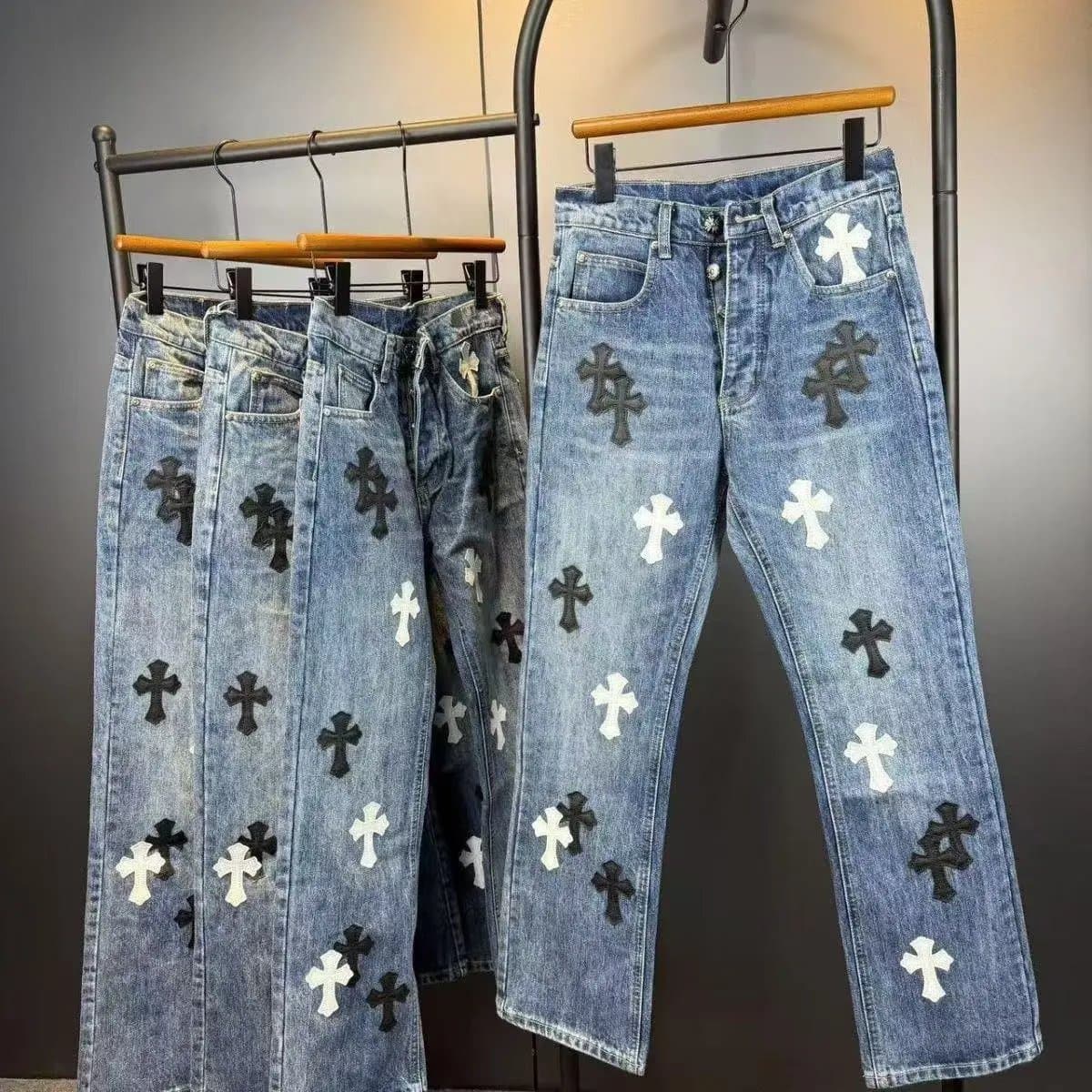 Amiri Distressed Jeans Logo Patch — 23