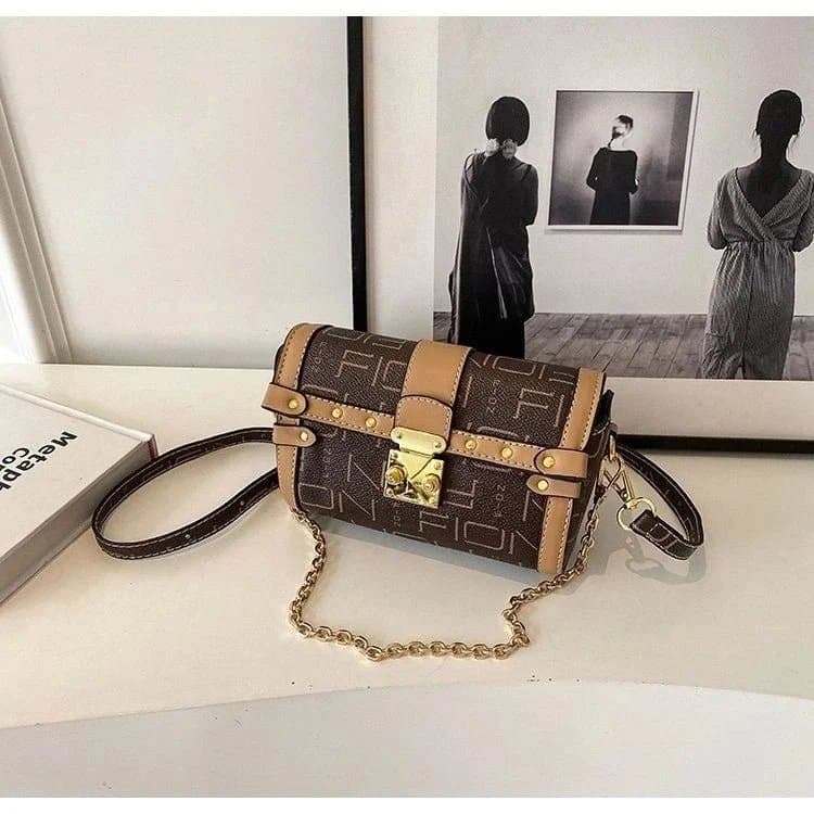 Louis Vuitton Speedy Monogram Canvas — 32