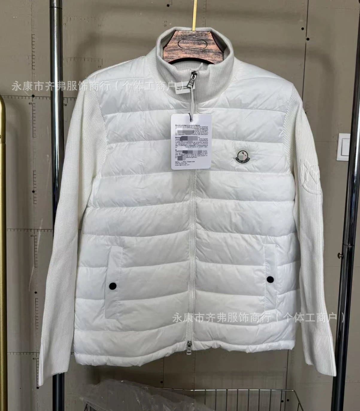 Versace Puffer Jacket Knit Sleeve — 前徽白色