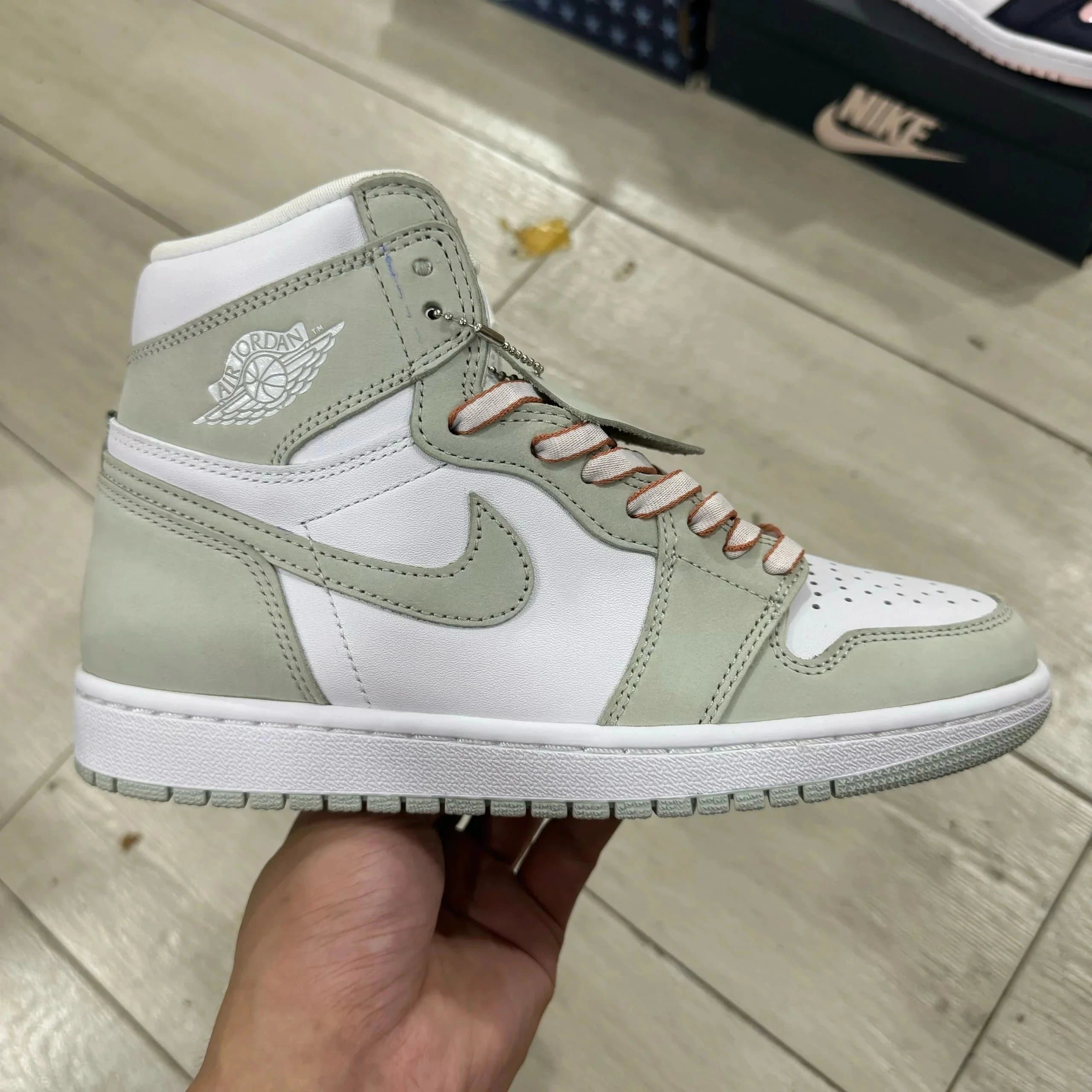 Air Jordan 1 High Sage