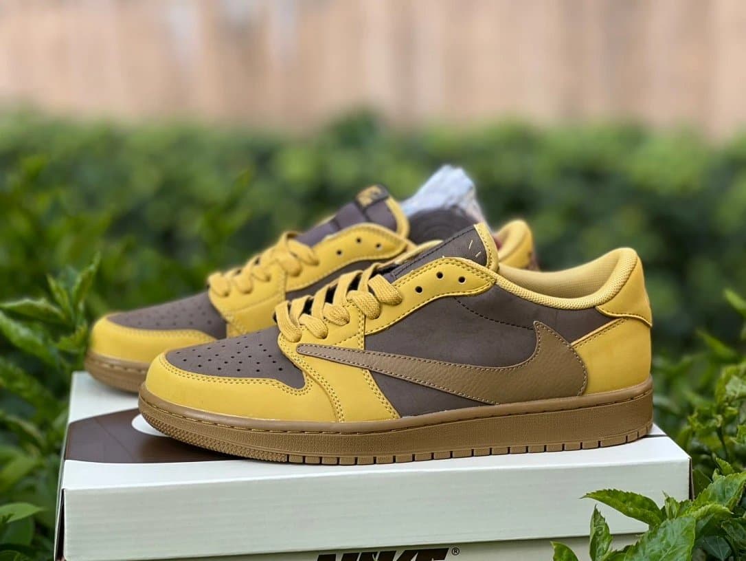 Travis Scott Air Jordan 1 Low Reverse Mocha