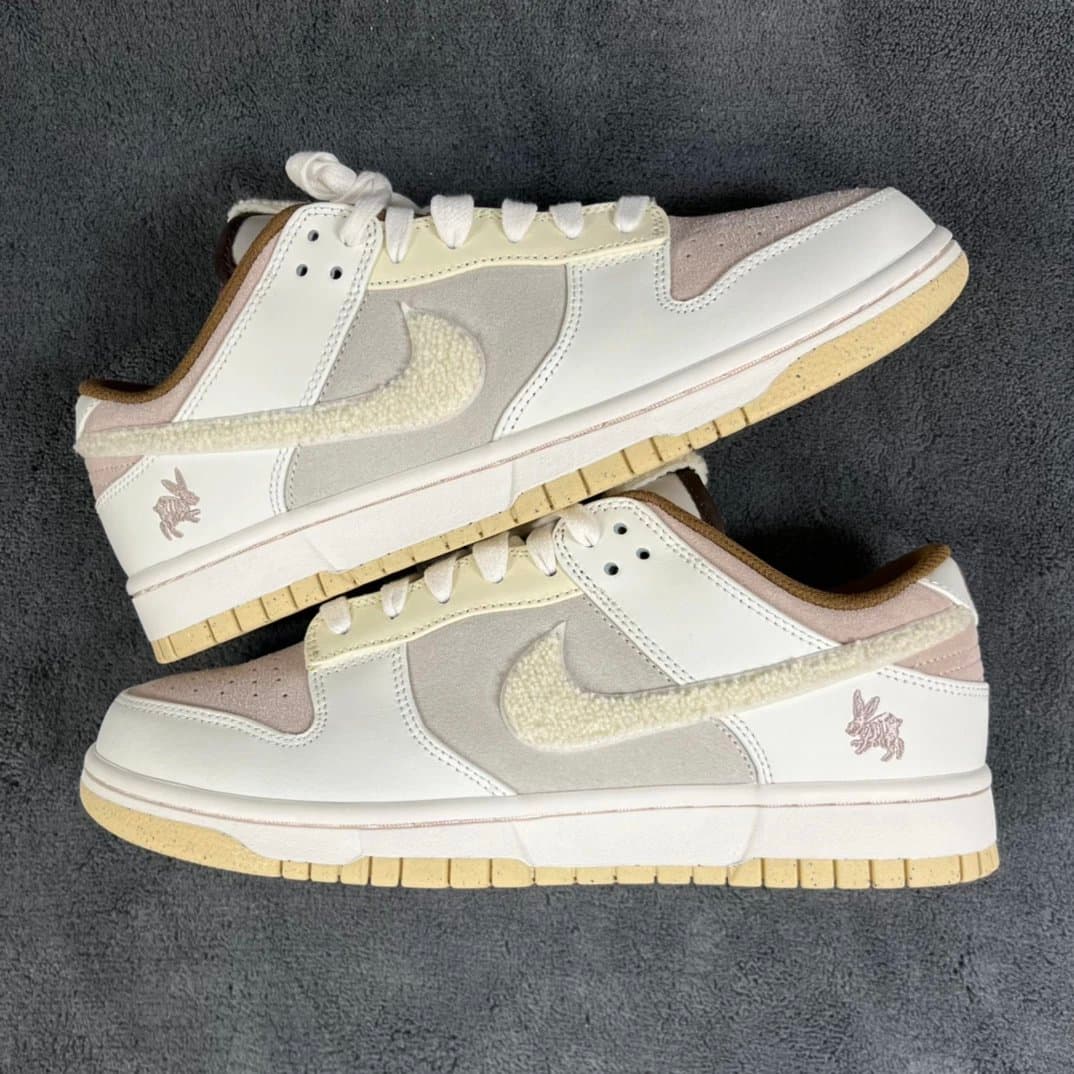 Nike × Travis Scott Dunk Low Easter Bunny