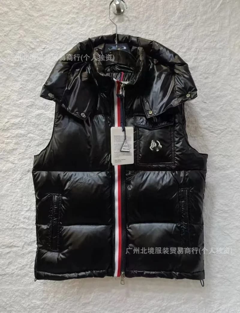 Moncler Puffer Jacket Logo Patch with Webbing Stripe — 黑色彩条马甲