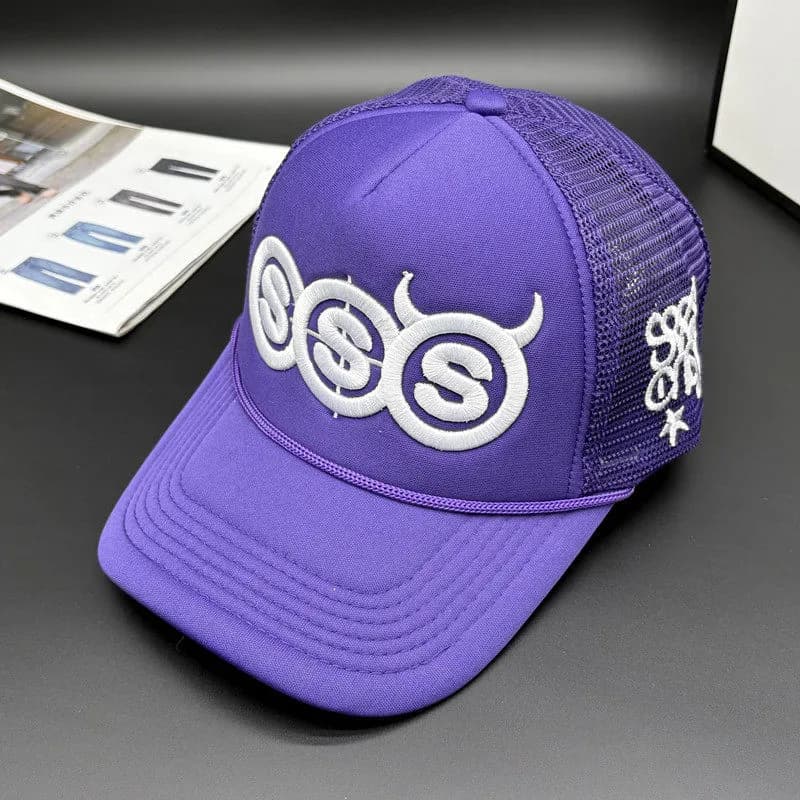 Sp5der Trucker Cap Camouflage with Embroidered Logo — 紫色-圈圈S牛角卡车帽