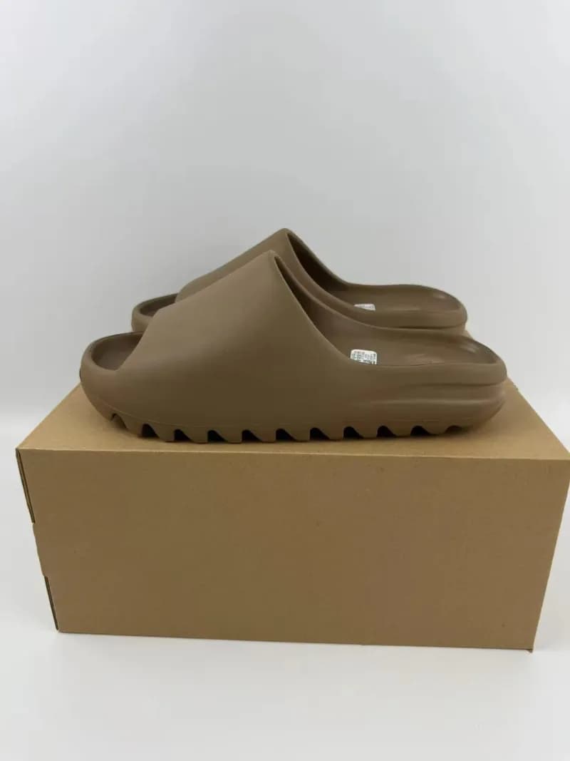 Yeezy Slide Earth