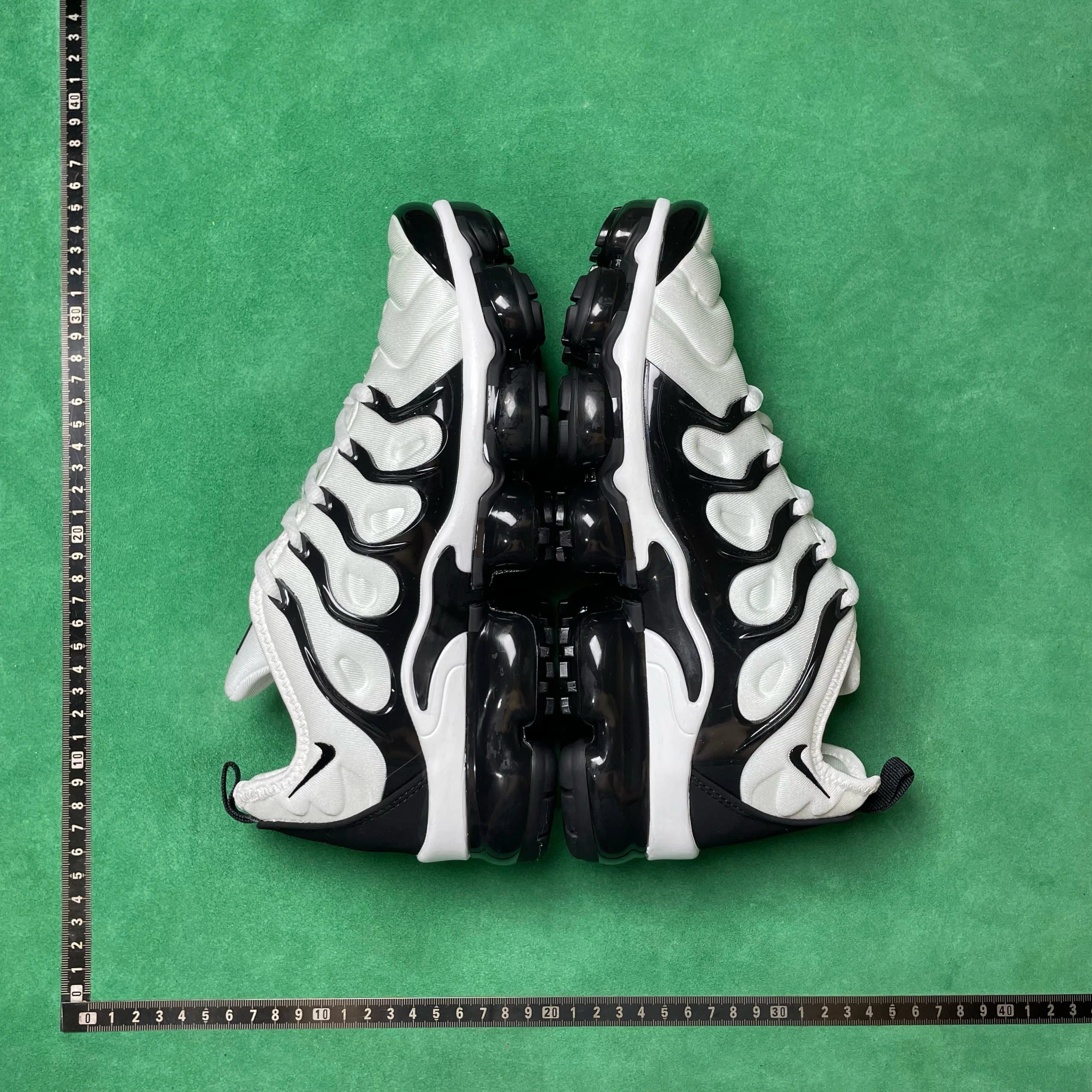 Nike Air Max Plus Multiple Colorways — 8号白黑924453-006
