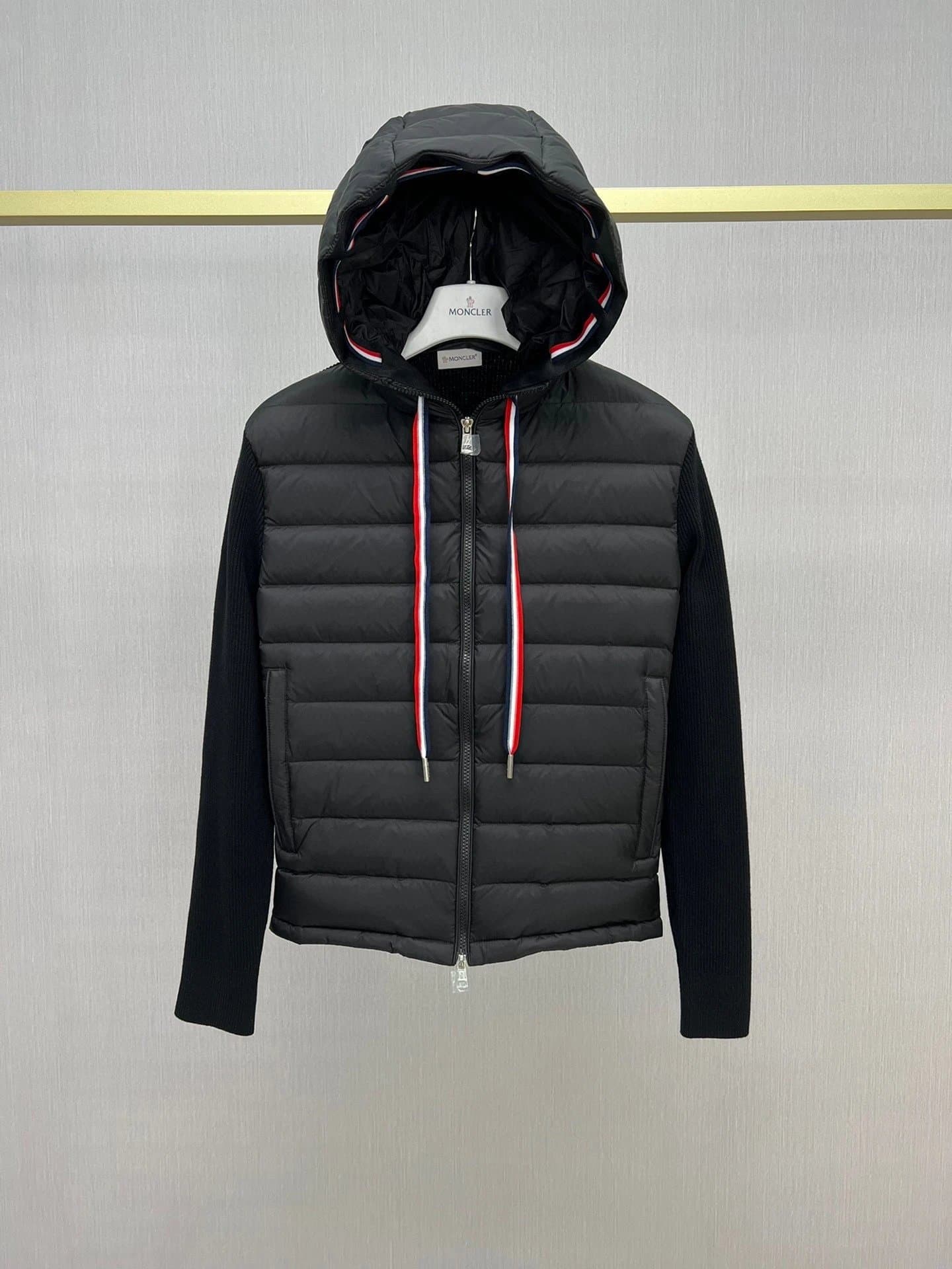 Versace Puffer Jacket Knit Sleeve — 彩红条黑色