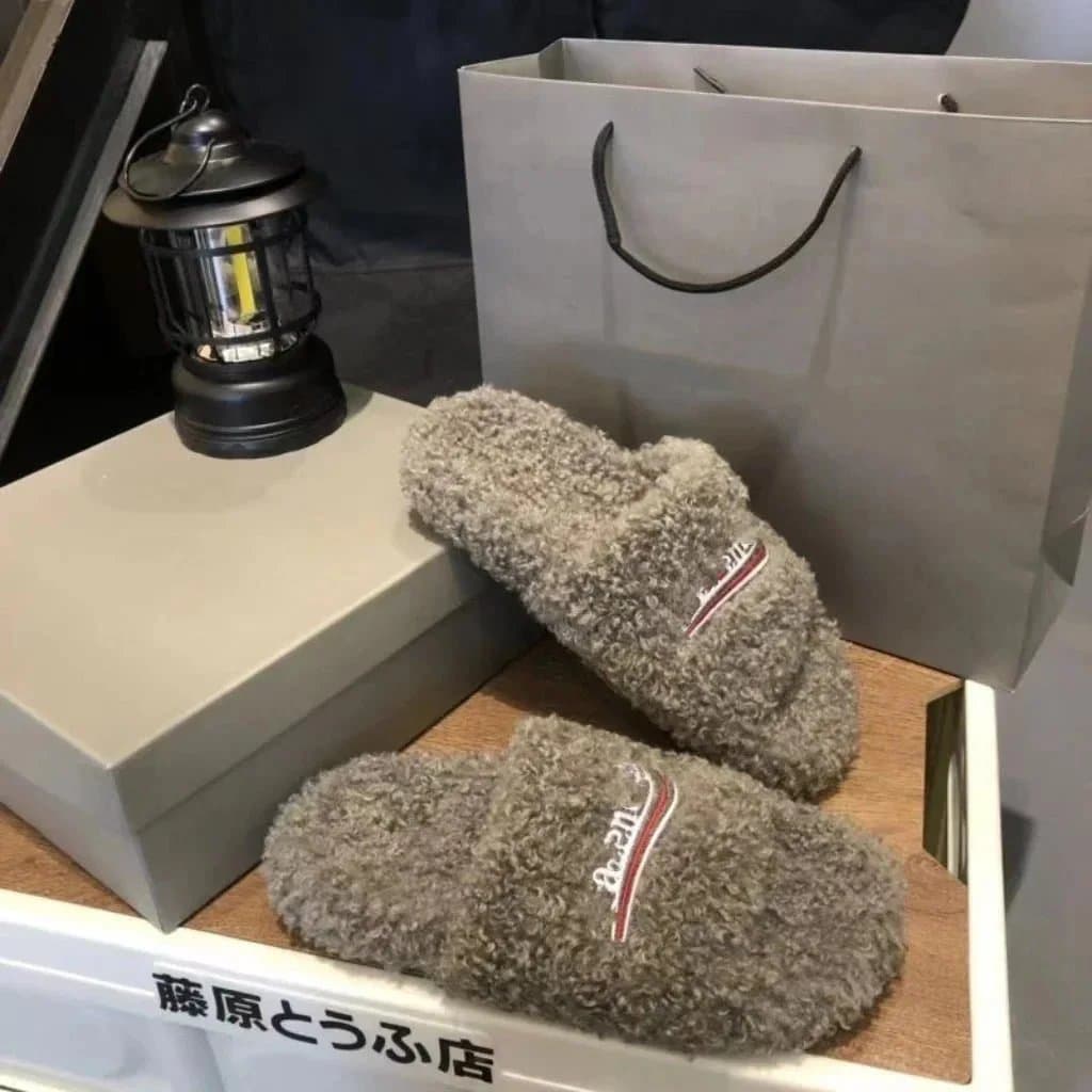 Balenciaga Fuzzy Slide Slipper Shearling-Style