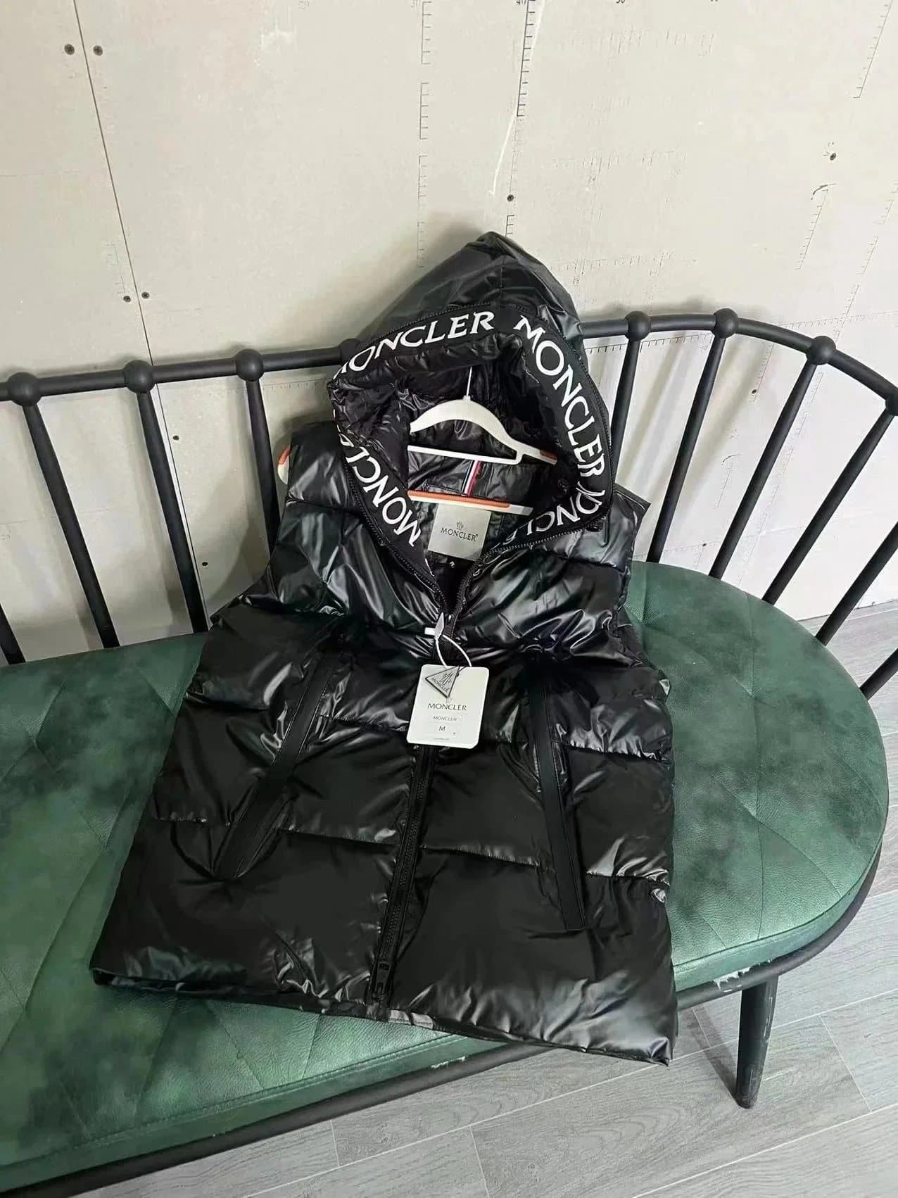 Moncler Puffer Jacket Glossy Navy with Logo Patch — I-1