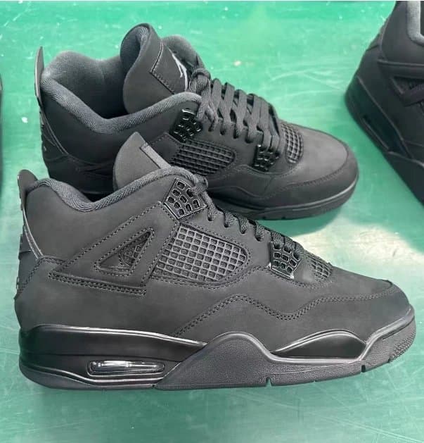 Yeezy Boost 700 Static — GX AJ4黑猫 2025 FV5029-010