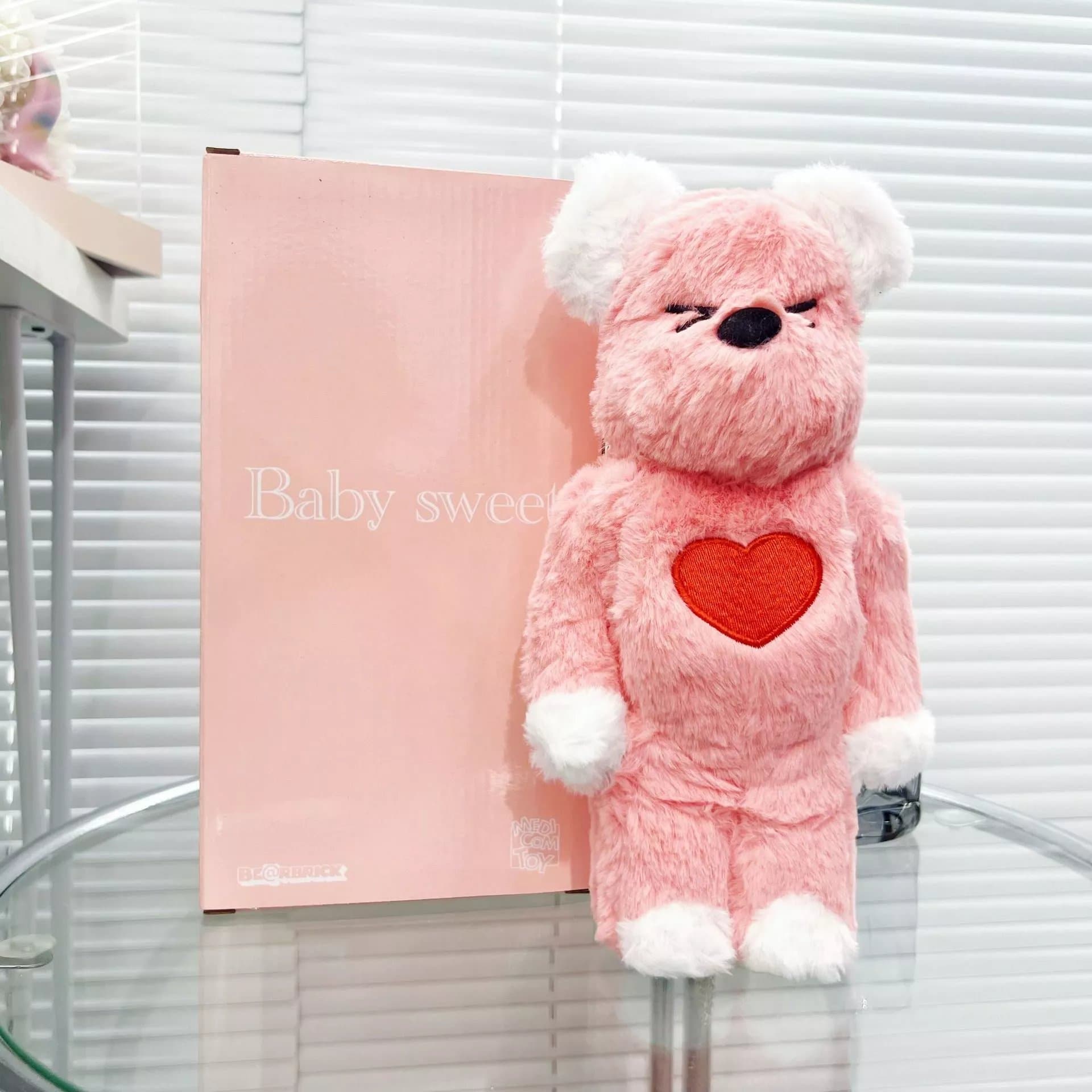 Be@rbrick × KAWS Bearbrick Chrome Lips — Love Plush Powder