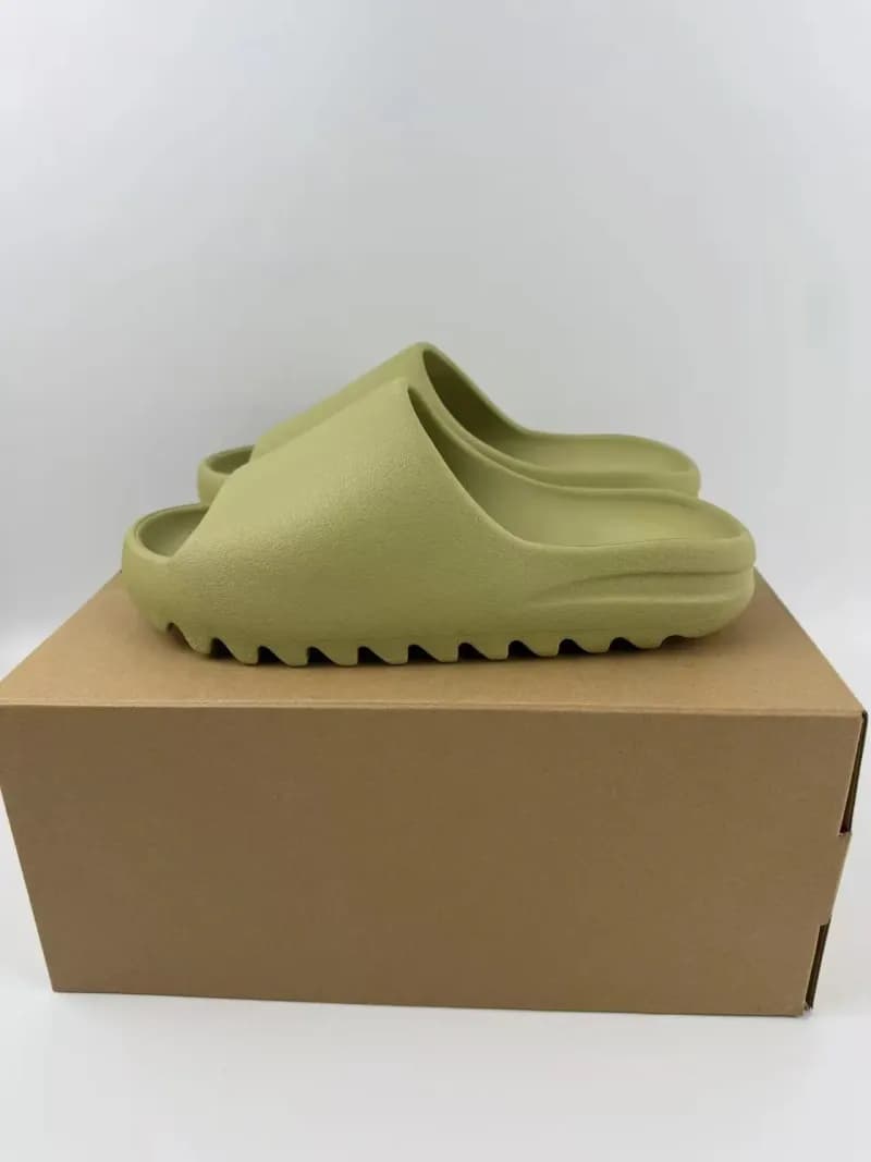 Yeezy Slide Earth