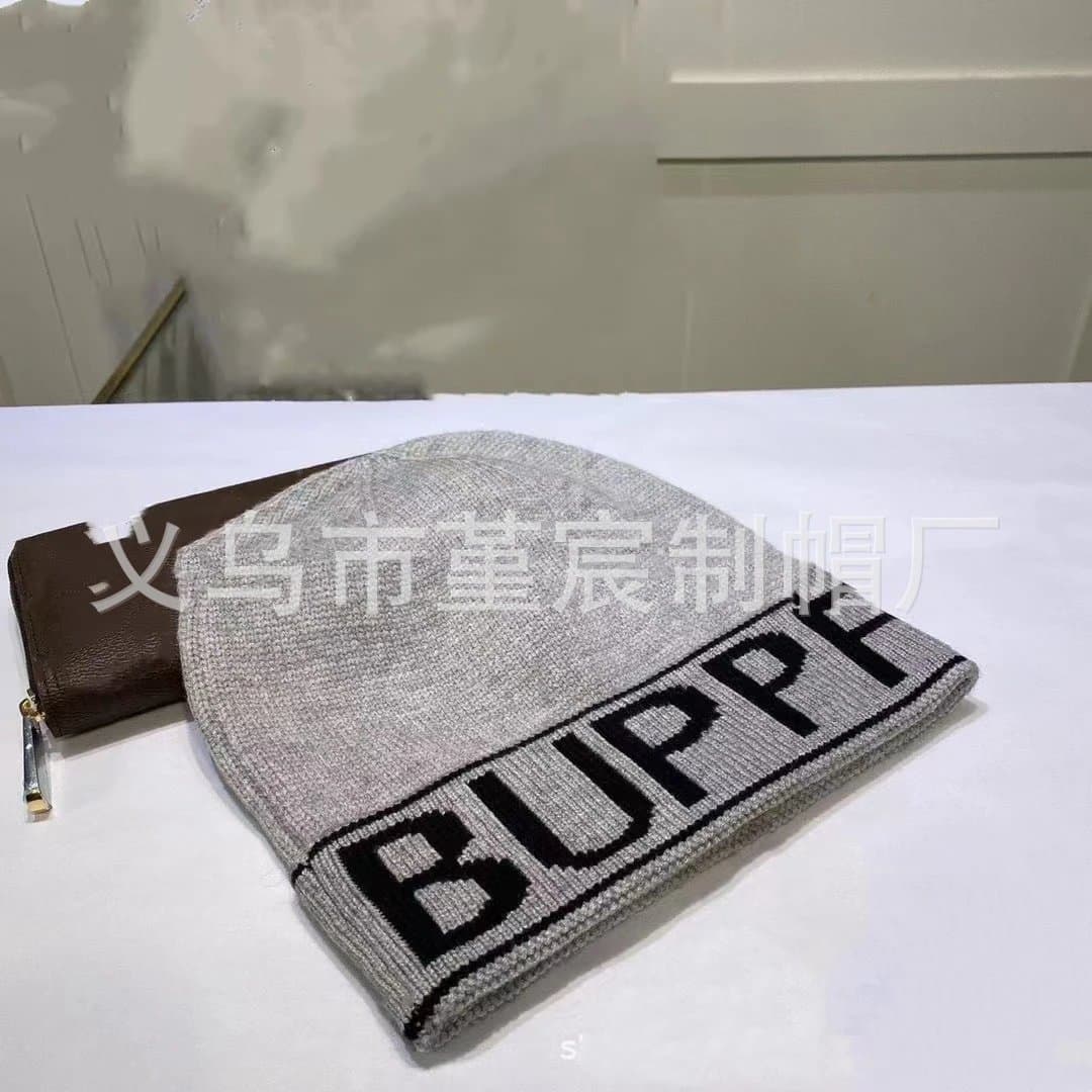 Burberry Logo Beanie Monogram Knit — M（56-58cm） · 卷边 灰色