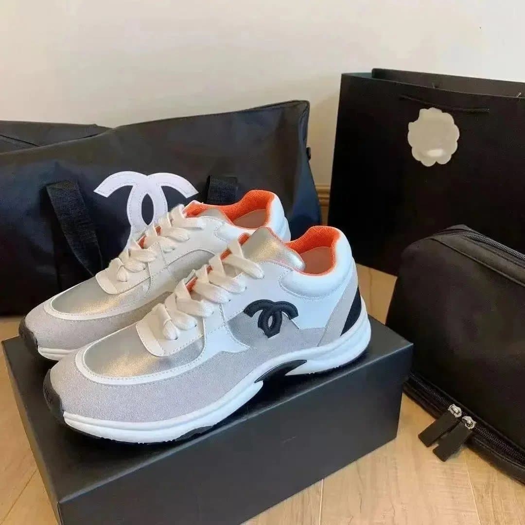 Chanel Sneaker CC Logo — 19