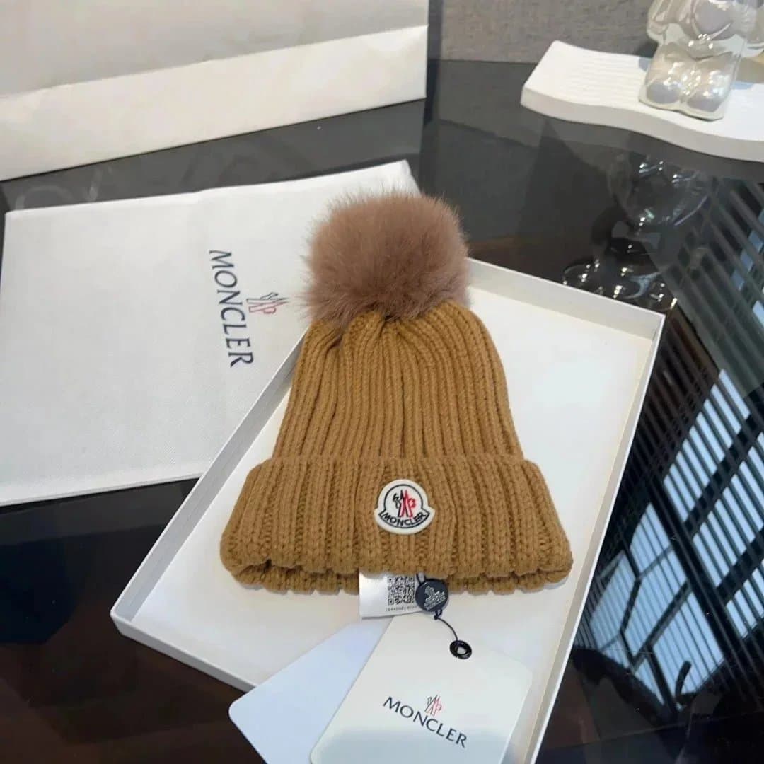 Moncler Beanie Logo Patch — 016