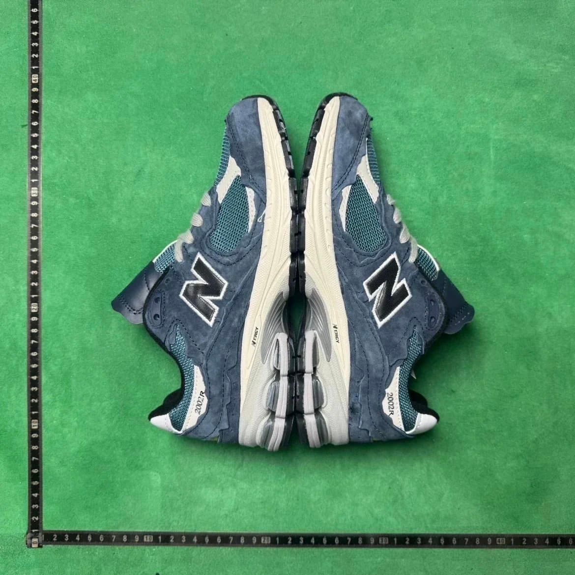 New Balance 2002R Triple White — 4号海军蓝M2002RDF