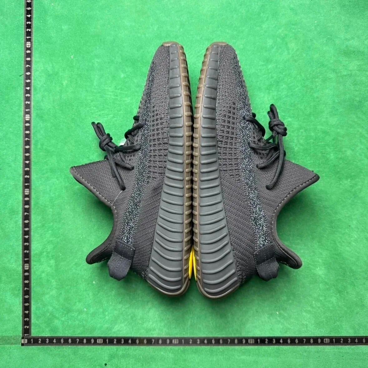 Yeezy Boost 350 V2 Zebra — 23号黑生胶满天星FY4176