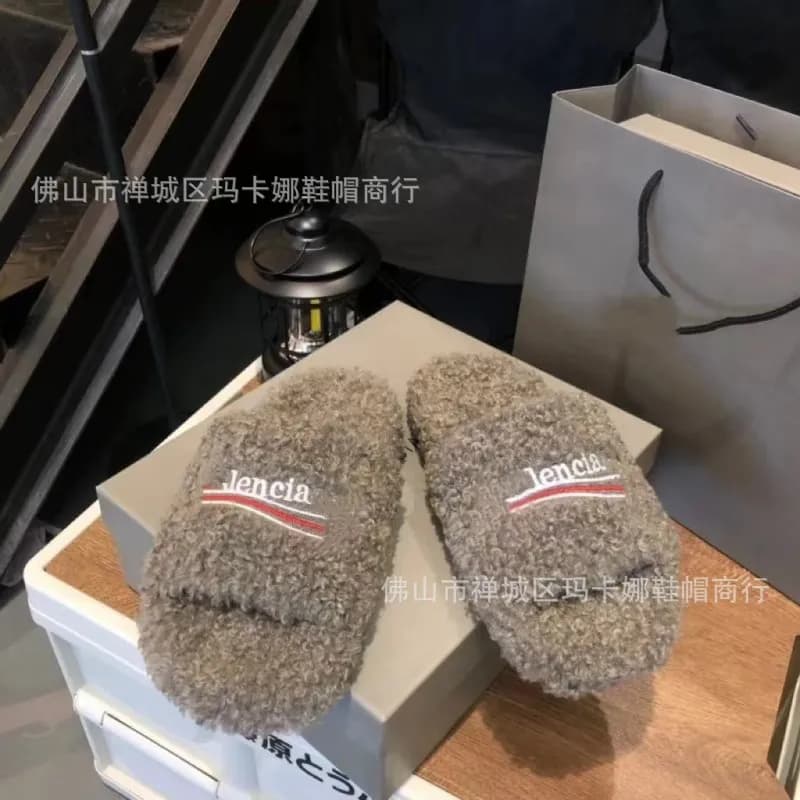 Balenciaga Fluffy Slide Lencia Logo