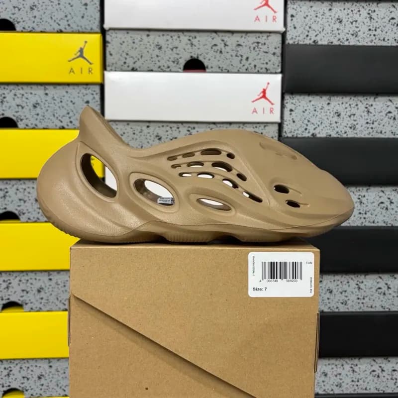 Yeezy Foam Runner Earth