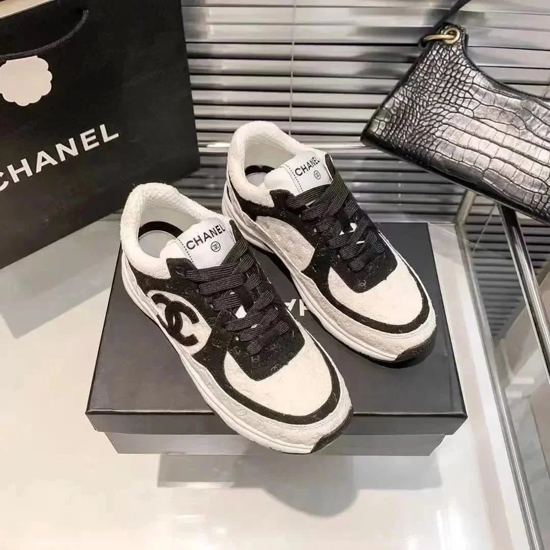 Chanel Sneaker CC Logo — 40