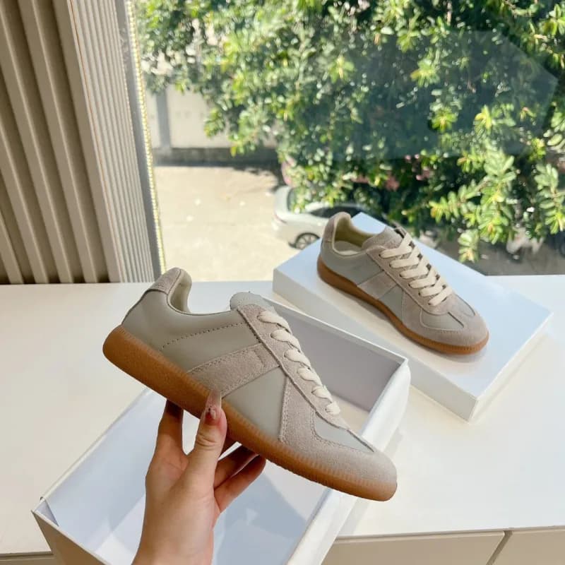 Maison Margiela Future Sneaker Red Suede — 深卡其布色