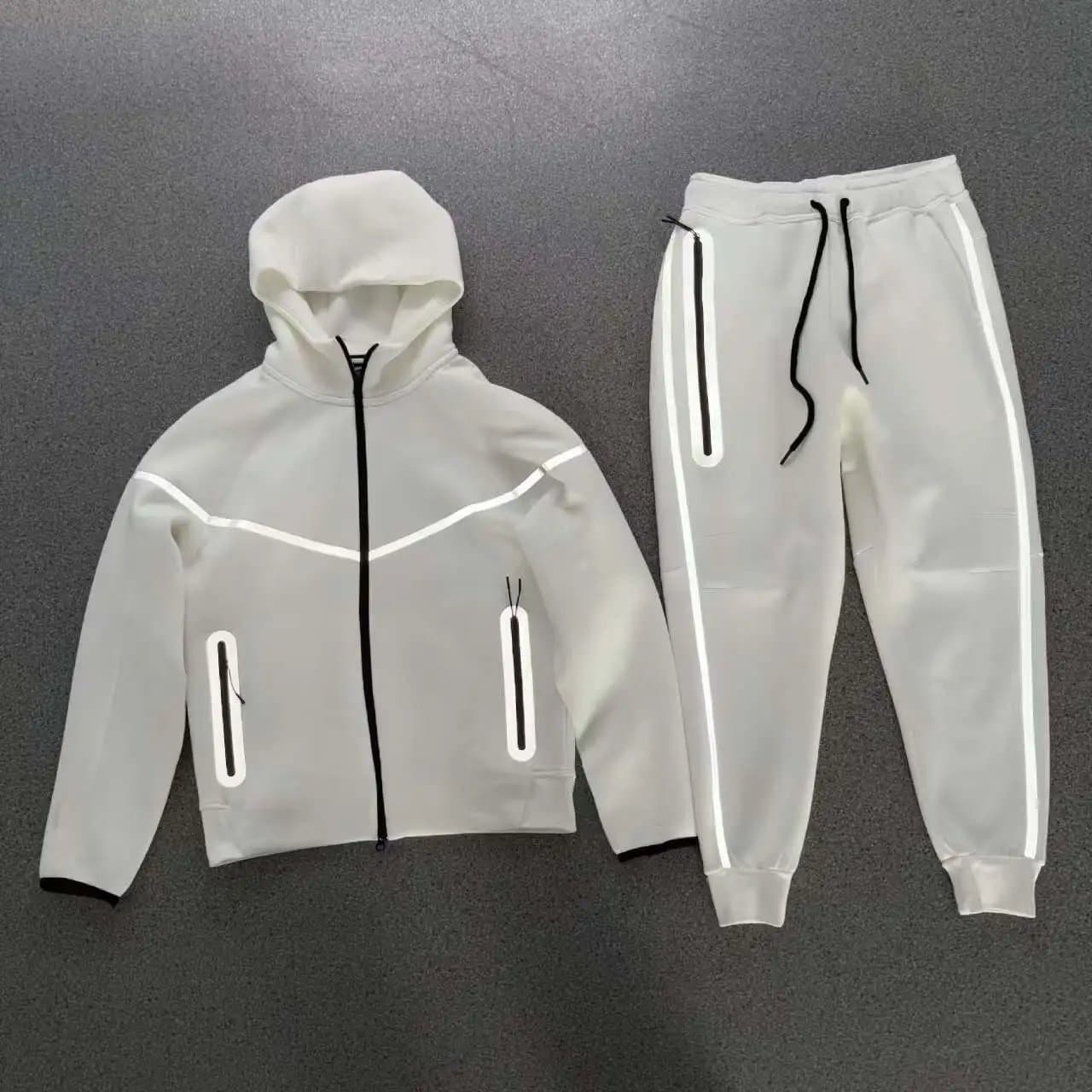 Nike Tech Fleece Hooded Jacket Olive — 白色反光套装