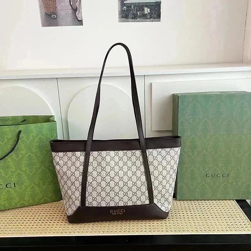 Gucci Bee Print Wallet GG Supreme Canvas — TH037