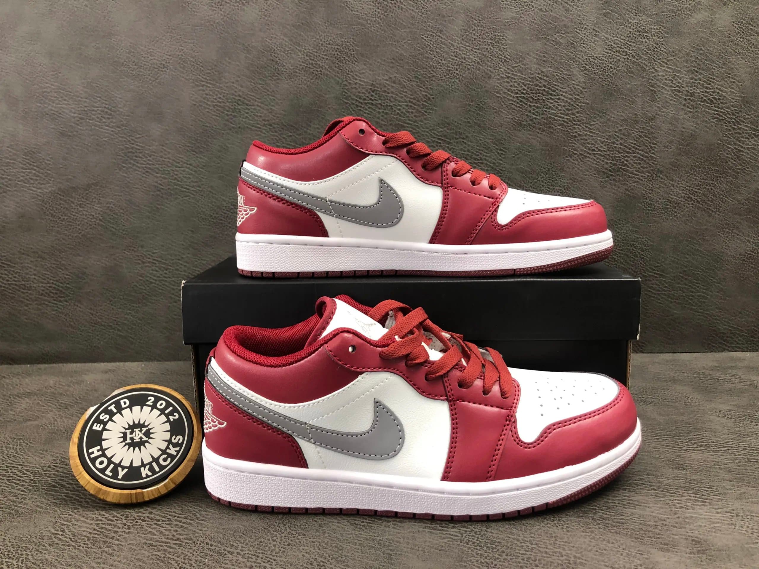Air Jordan 1 Low Bred Toe