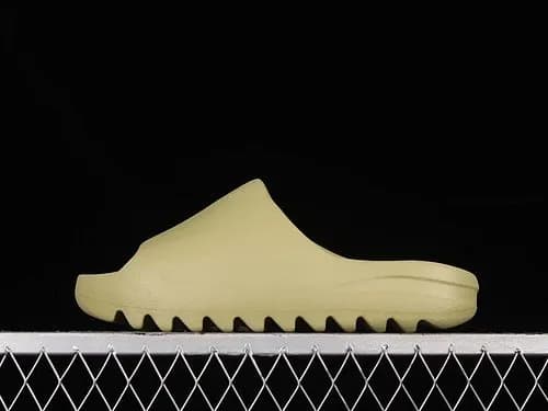 Yeezy Slide Desert — FZ5904