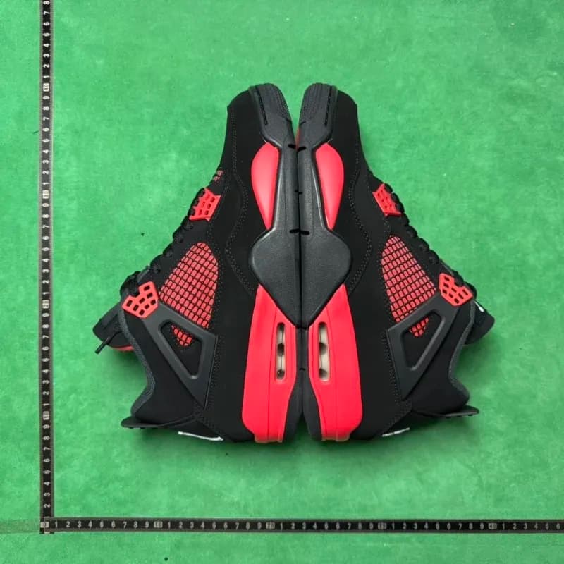 Air Jordan 4 Bred