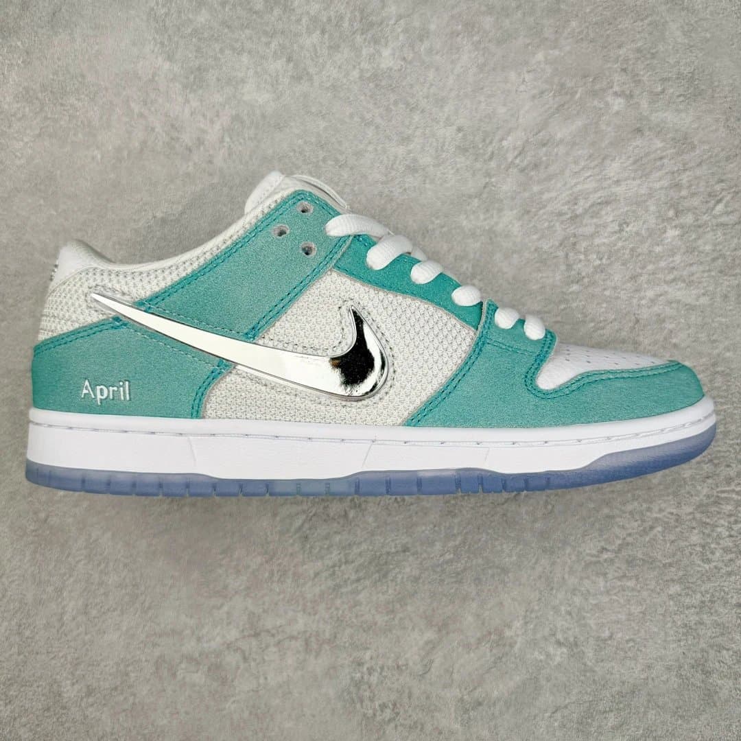 Nike × Travis Scott SB Dunk Low April