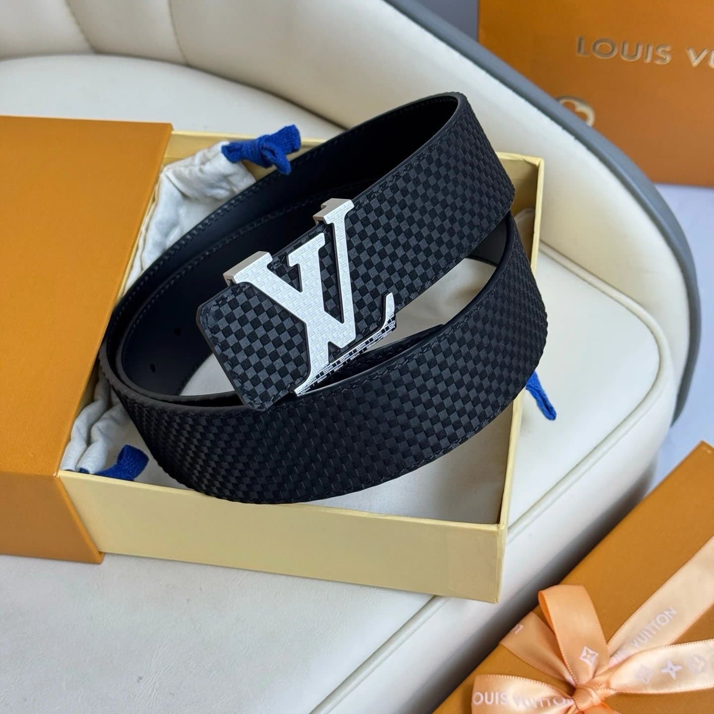 Louis Vuitton LV Initiales Belt Carbon Fiber
