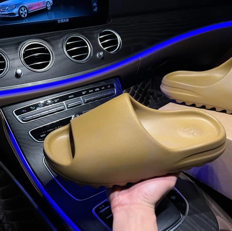 Yeezy Slide Earth