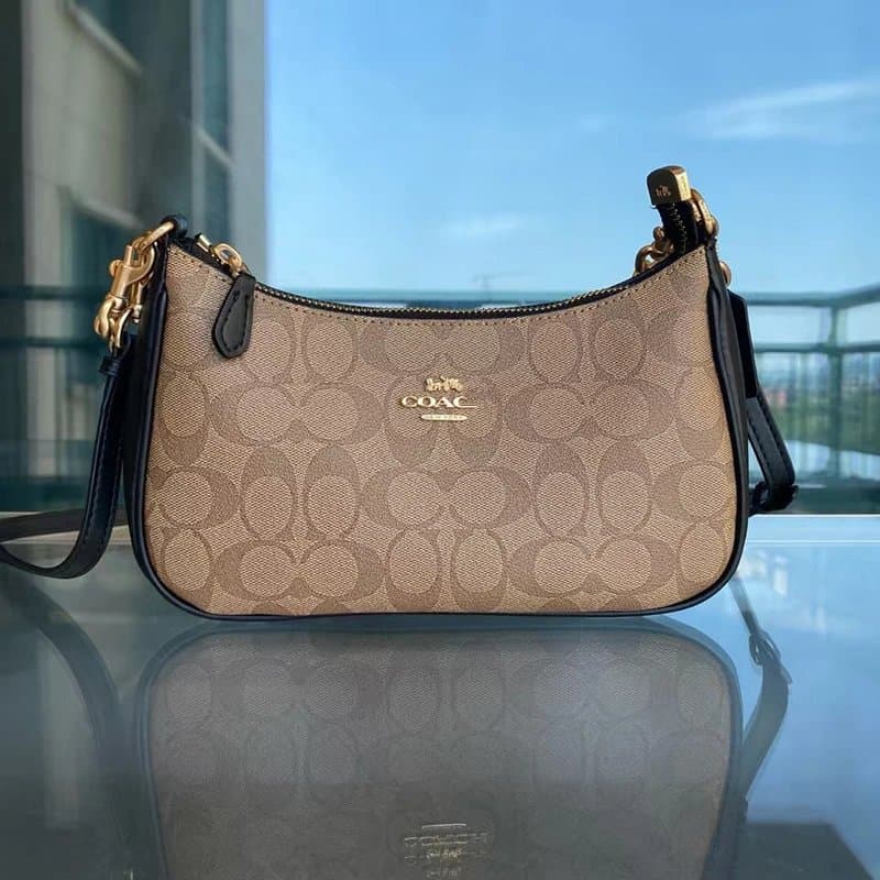 Coach Shoulder Bag Signature Canvas