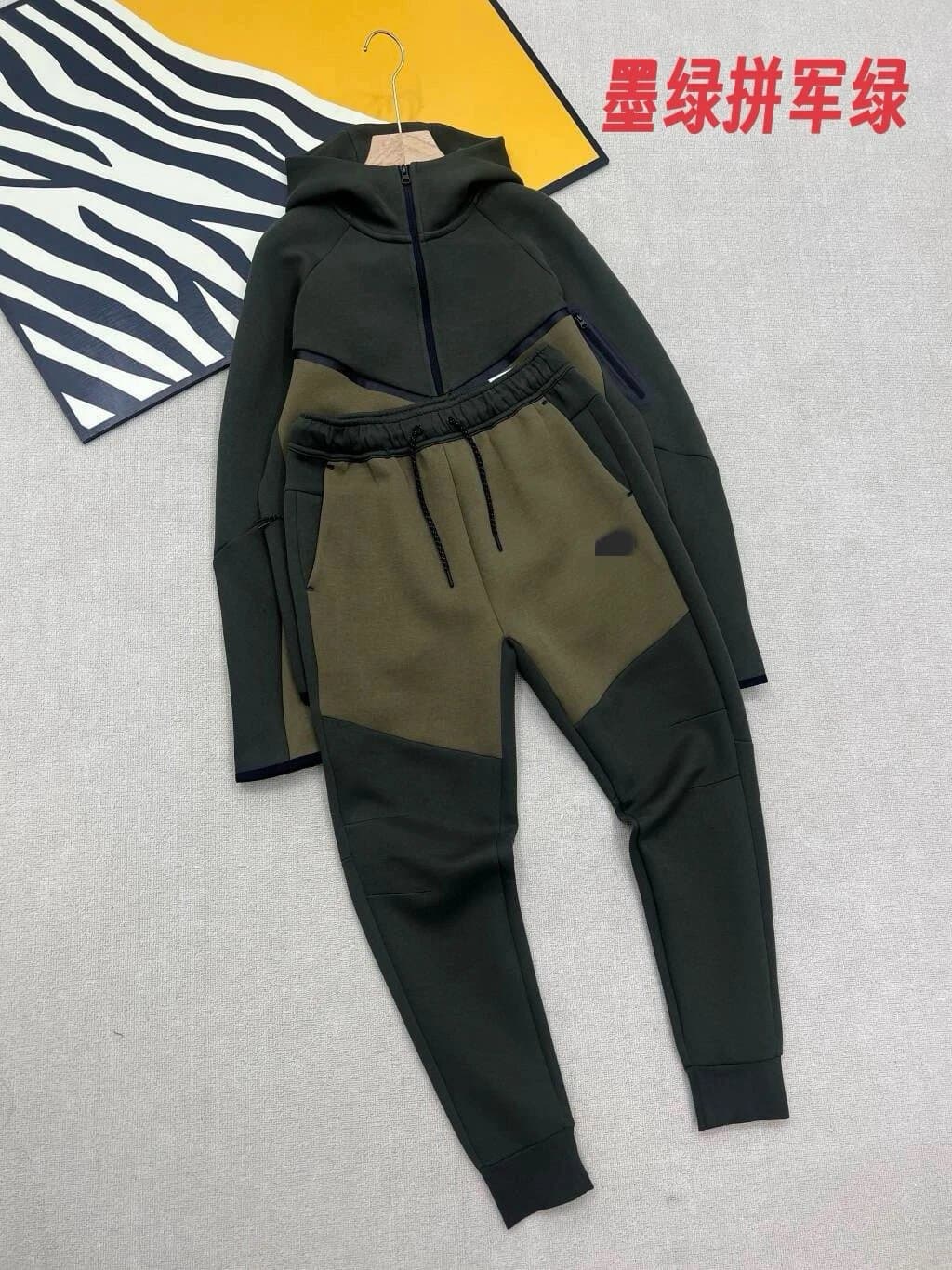 Nike Tech Fleece Shorts Solid Black — 墨绿拼军绿色套装