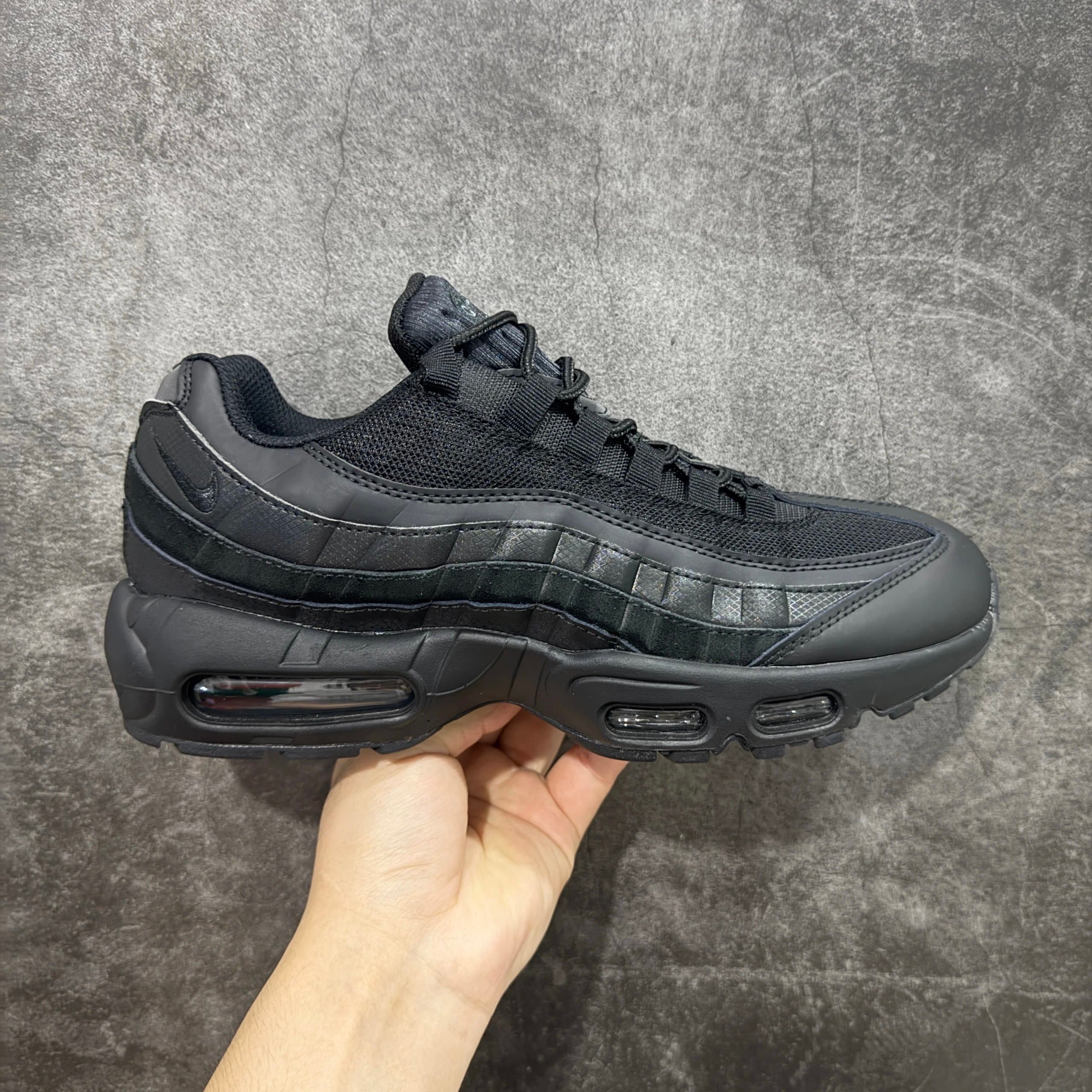 Nike Air Max 95 Triple Black