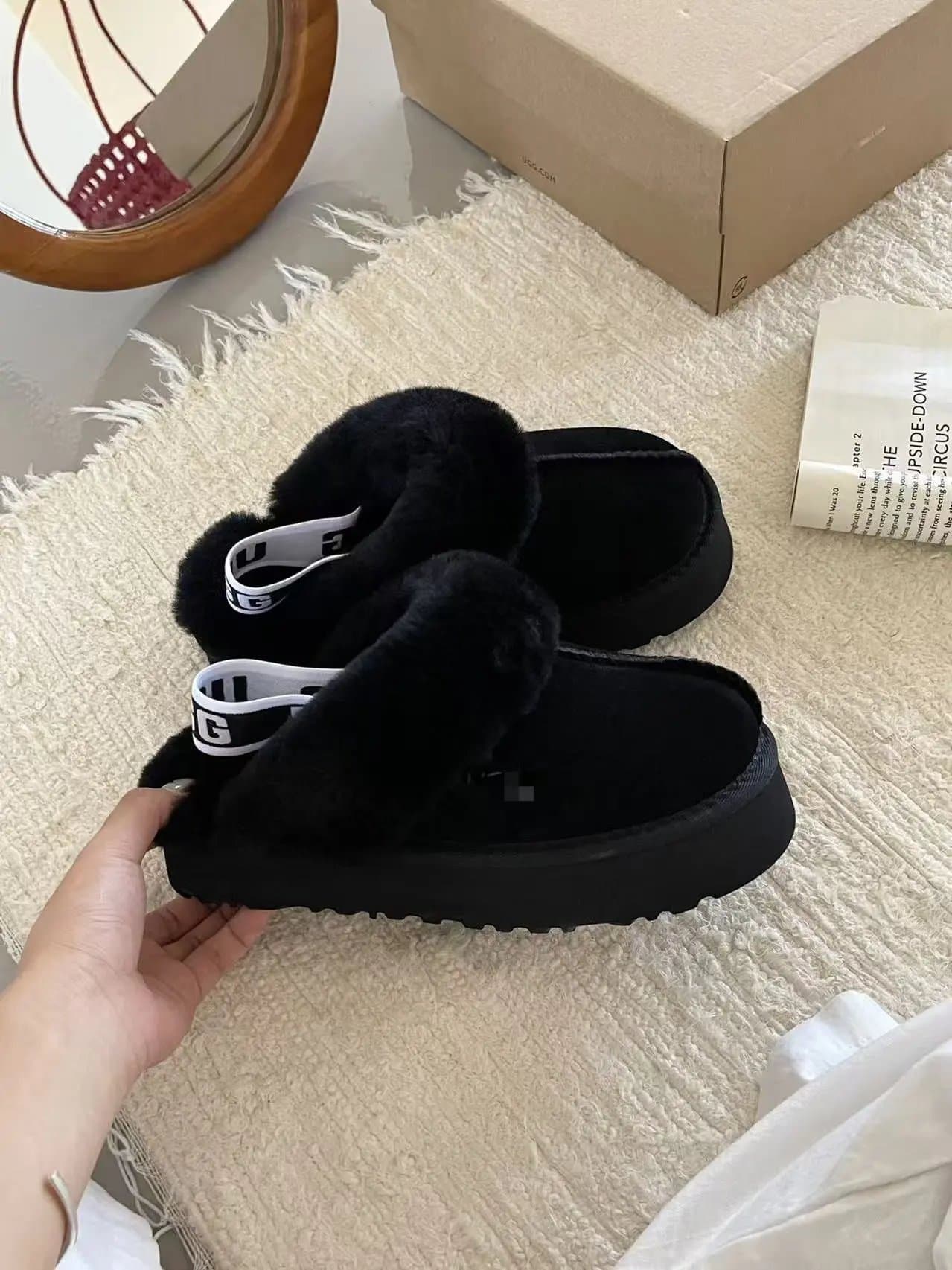 UGG Fluff Platform Slide Classic Black