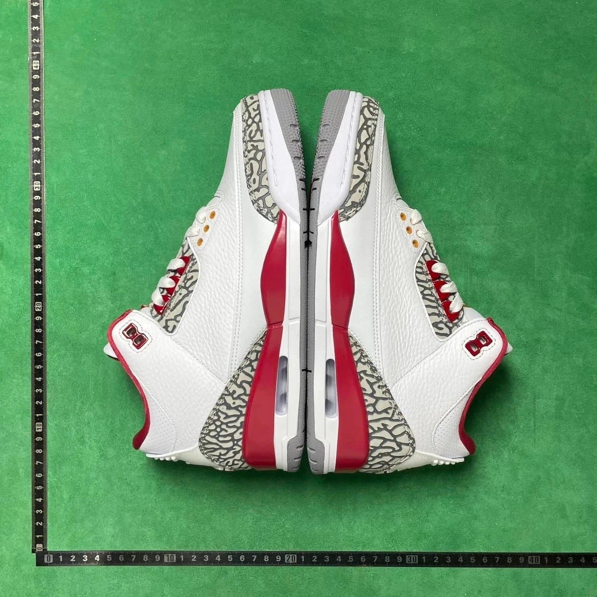 Air Jordan 3 True Red