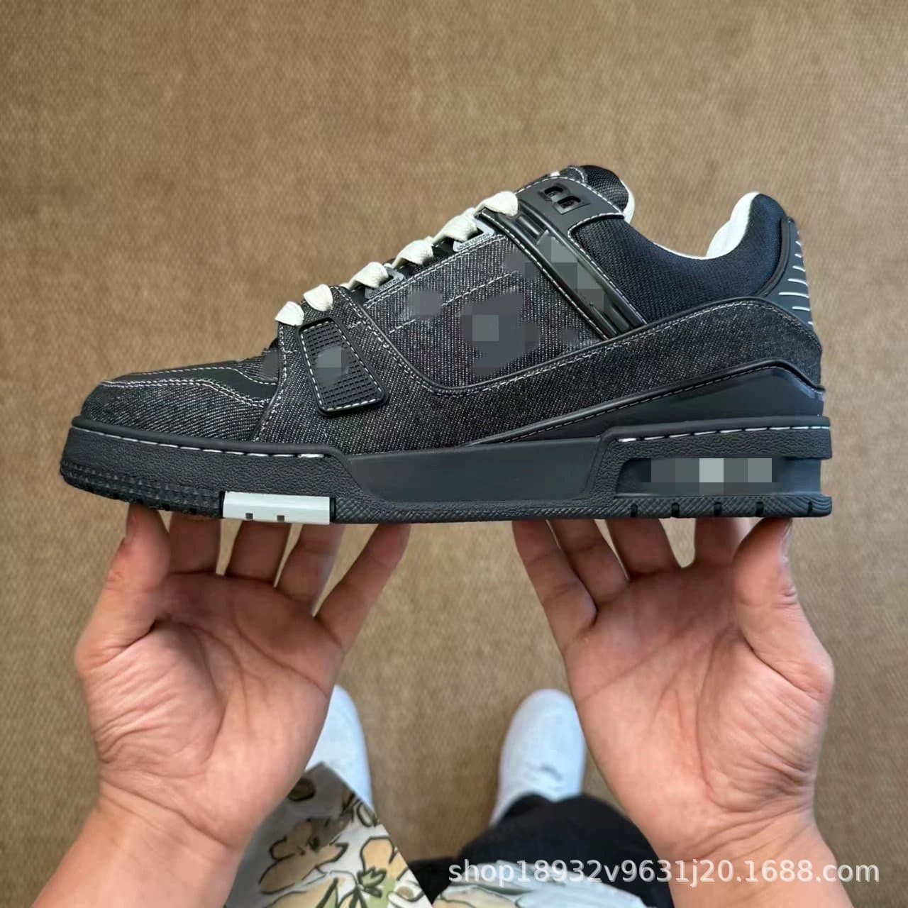 Louis Vuitton LV Trainer Monogram Leather — 黑色牛仔